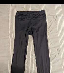 Outdoor Voices size M leggings.
